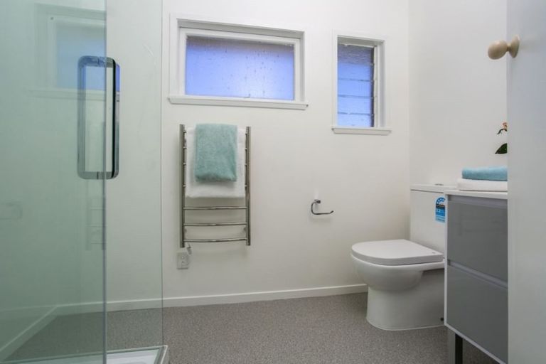 Photo of property in 1/9 Brunton Place, Glenfield, Auckland, 0629