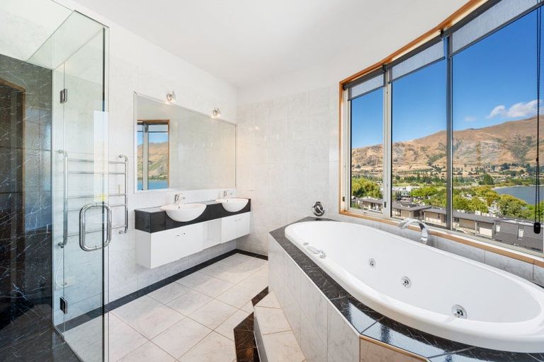 Photo of property in 10 Lismore Street, Wanaka, 9305