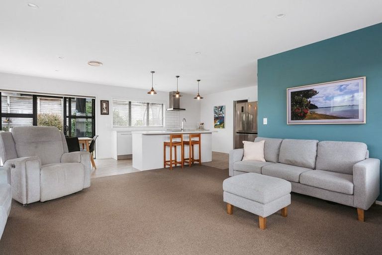 Photo of property in 132c Margaret Drive, Omokoroa, 3114