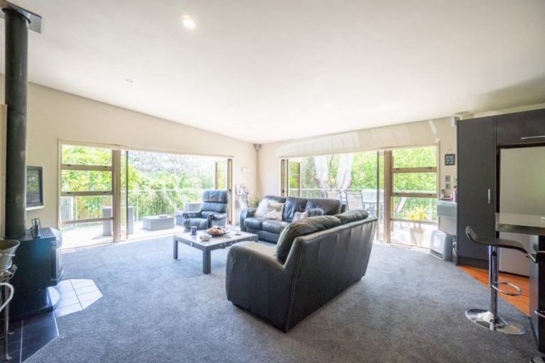 Photo of property in 67 Atawhai Road, Fitzherbert, Palmerston North, 4410