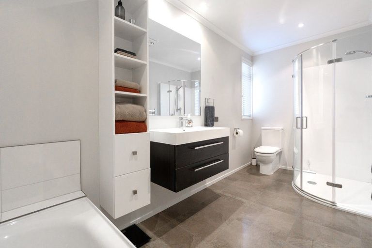 Photo of property in 11 Broadwater Close, Pyes Pa, Tauranga, 3112