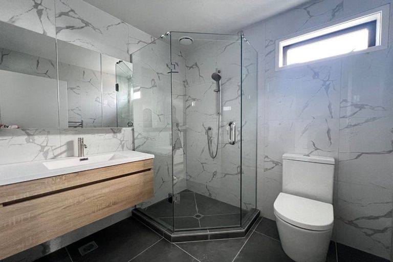 Photo of property in 3/21 Divich Avenue, Te Atatu South, Auckland, 0610