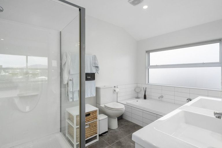 Photo of property in 91 Seaview Road, Paraparaumu Beach, Paraparaumu, 5032