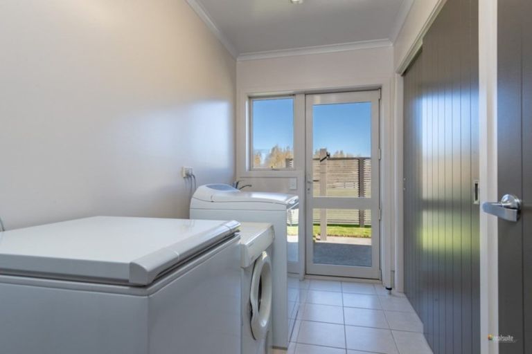 Photo of property in 14 Jade Crescent, Timberlea, Upper Hutt, 5018