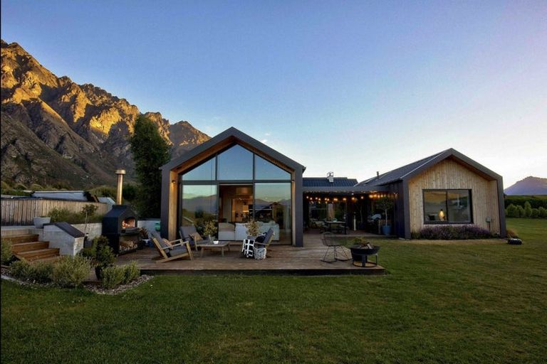 Photo of property in 6 Stockyard Lane, Jacks Point, Queenstown, 9371