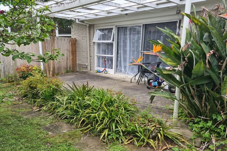 Photo of property in 2/46 Scenic Drive, Manurewa, Auckland, 2102