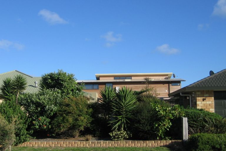 Photo of property in 10 Major Durie Place, Waikanae Beach, Waikanae, 5036