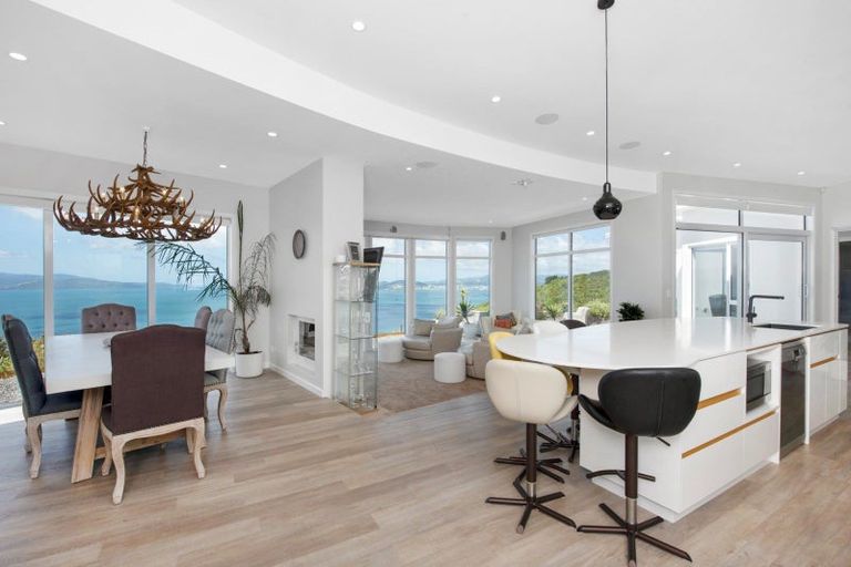 Photo of property in 27 Cromwell Point, Newlands, Wellington, 6037