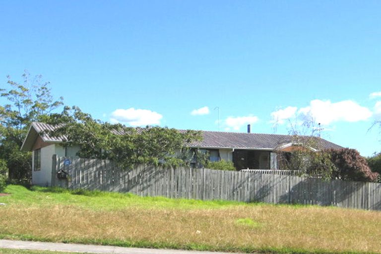 Photo of property in 1 Rena Place, West Harbour, Auckland, 0618