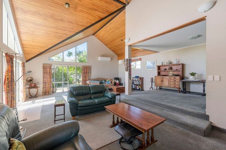 Photo of property in 36 Freyberg Crescent, Waikanae Beach, Waikanae, 5036