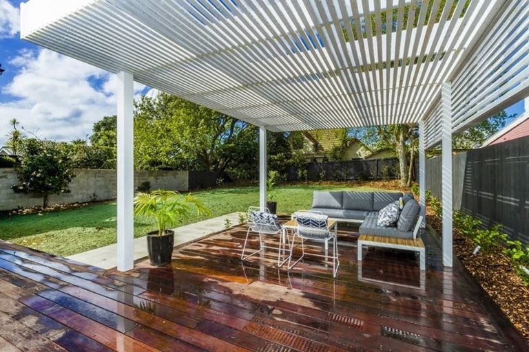 Photo of property in 10 North Avenue, Narrow Neck, Auckland, 0624