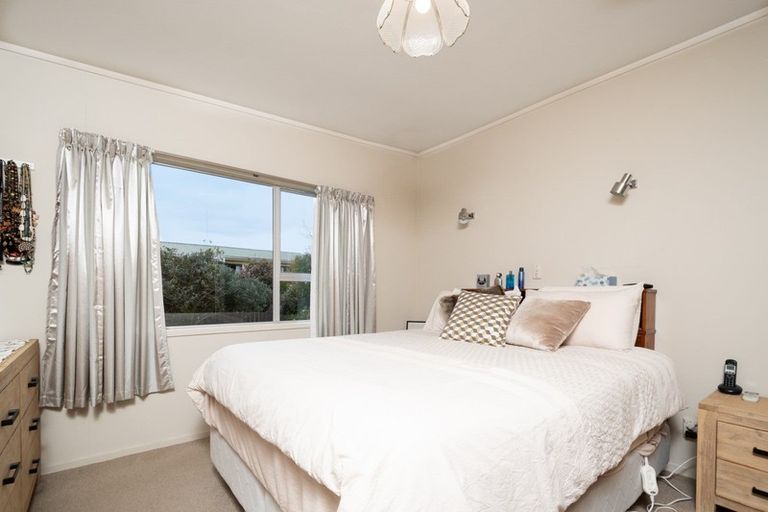 Photo of property in 64 View Road, Henderson, Auckland, 0612
