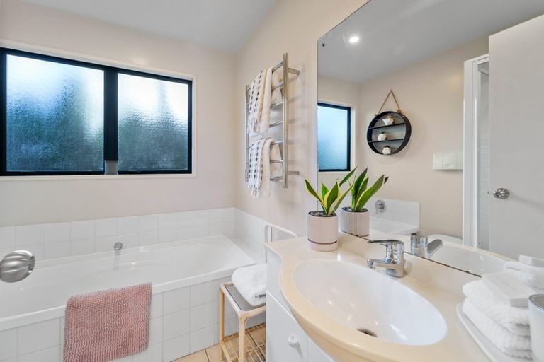 Photo of property in 2/24 Heathcote Road, Castor Bay, Auckland, 0620