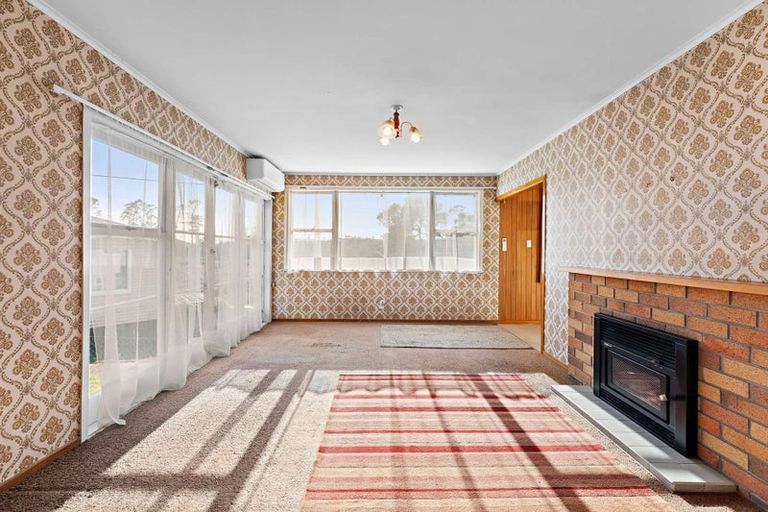 Photo of property in 21 Kuaka Place, New Lynn, Auckland, 0600