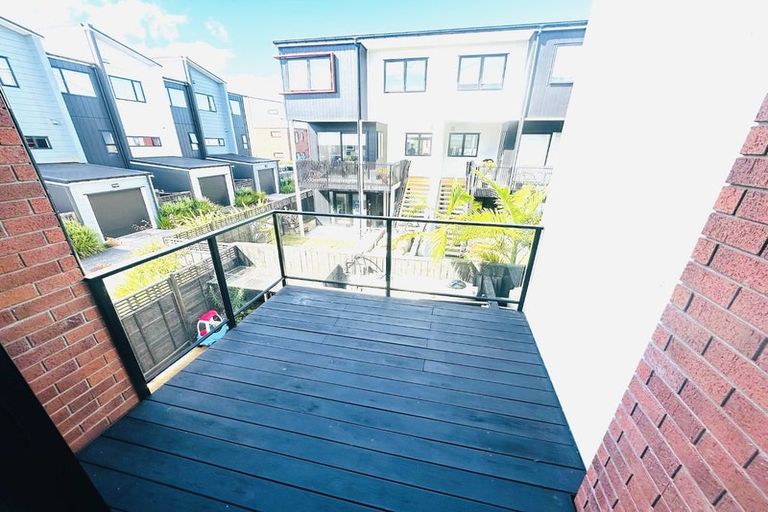 Photo of property in 13 William Stratton Lane, Hobsonville, Auckland, 0616