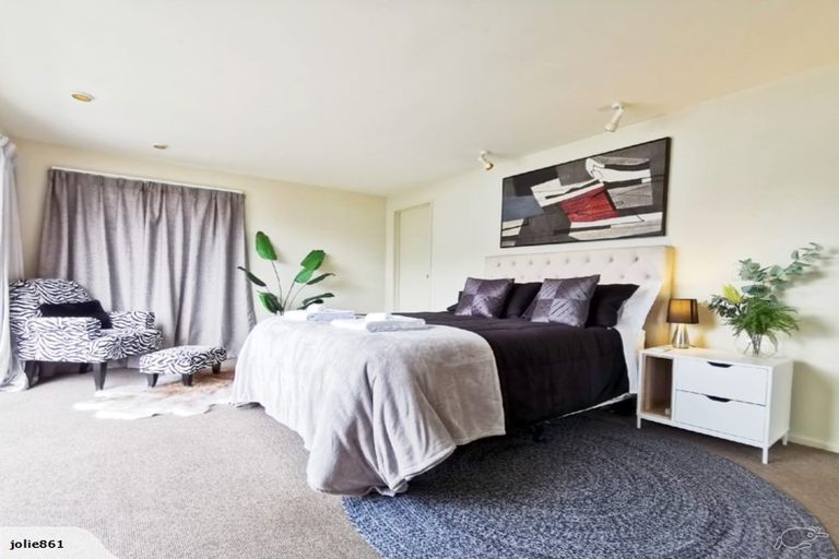 Photo of property in 13 Mckerrow Place, Sunshine Bay, Queenstown, 9300