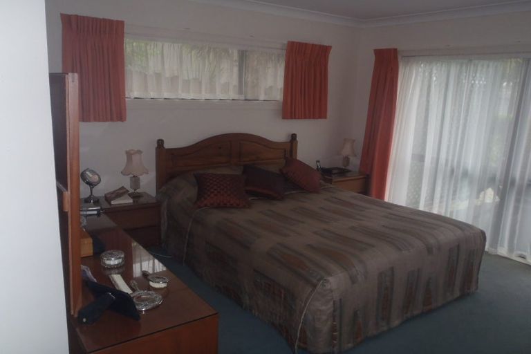 Photo of property in 6 Roy Maloney Drive, Henderson, Auckland, 0612