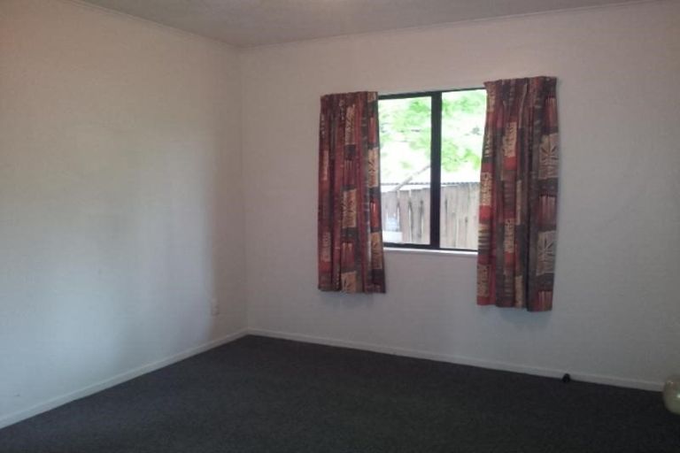 Photo of property in 2/59 Athena Drive, Totara Vale, Auckland, 0629