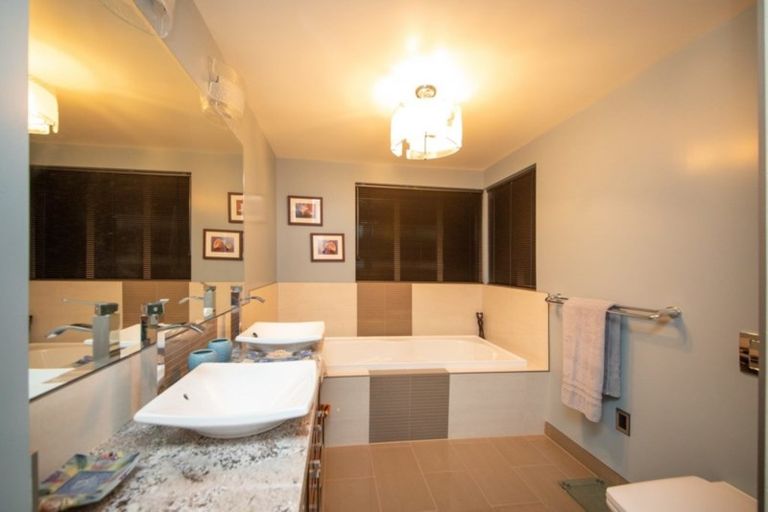 Photo of property in 16 Ihaka Street, Hokowhitu, Palmerston North, 4410