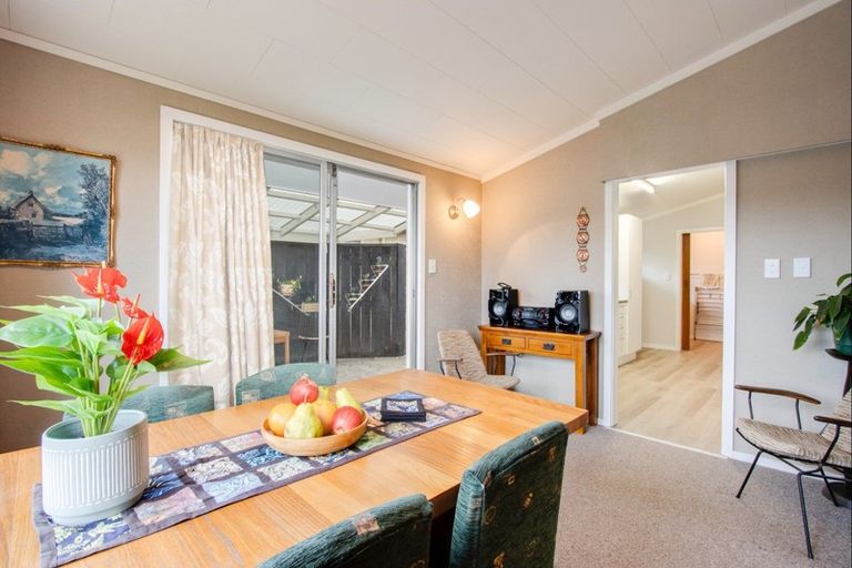 Photo of property in 129 Gloucester Street, Taradale, Napier, 4112