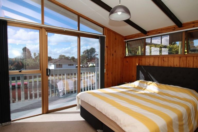 Photo of property in 28 Gibbons Road, Weymouth, Auckland, 2103