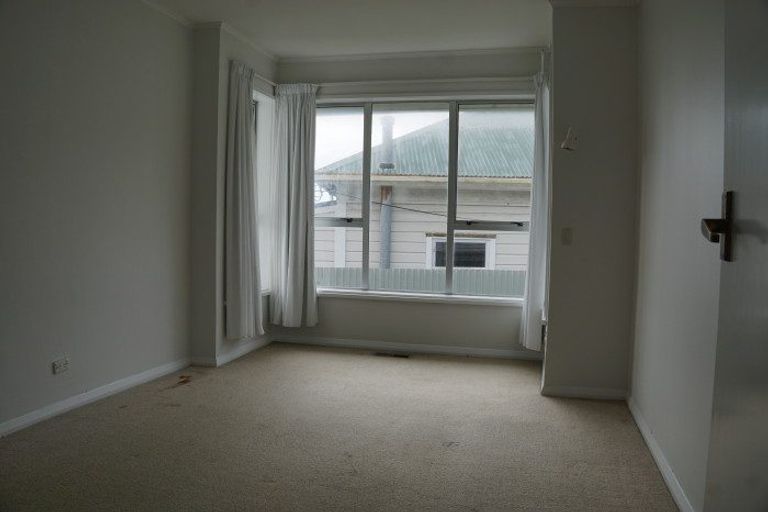 Photo of property in 109 Queens Drive, Lyall Bay, Wellington, 6022