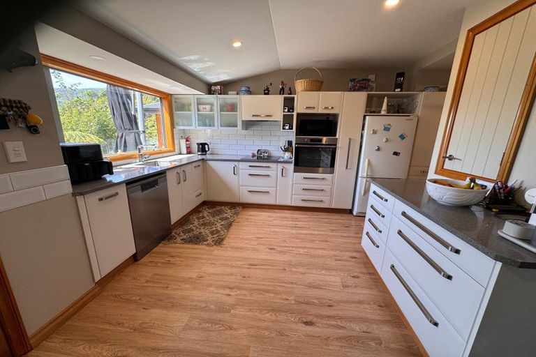 Photo of property in 19 Mccormicks Road, Whatamango Bay, Picton, 7281