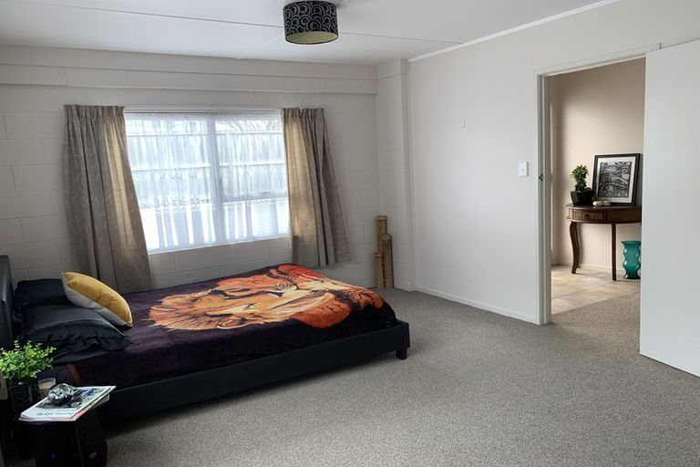 Photo of property in 2/100 Titirangi Road, New Lynn, Auckland, 0600