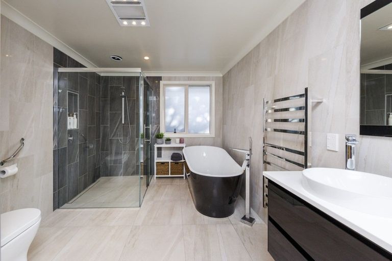 Photo of property in 38 Wikiriwhi Crescent, Awapuni, Palmerston North, 4412