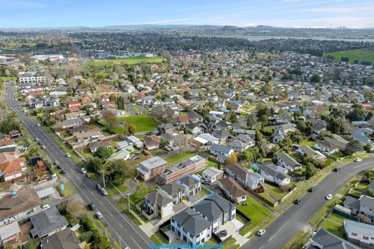 Photo of property in 84b Hutchinsons Road, Bucklands Beach, Auckland, 2014