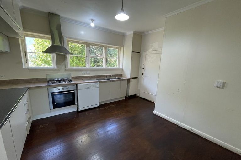 Photo of property in 38 Sunshine Avenue, Karori, Wellington, 6012