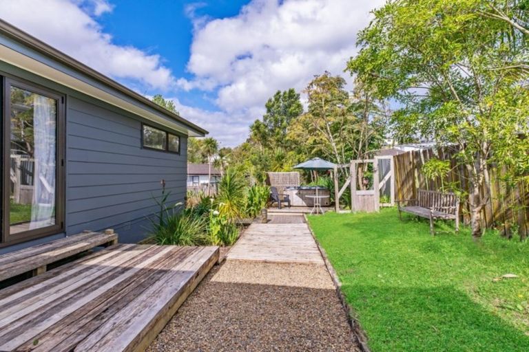 Photo of property in 30 Hydra Place, Glen Eden, Auckland, 0602