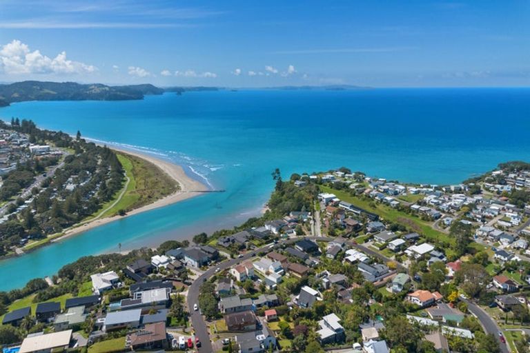 Photo of property in 61 Rosario Crescent, Red Beach, 0932