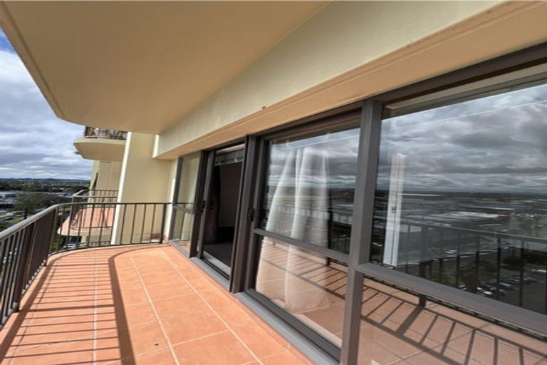 Photo of property in The Rennaissance, 11d/18 Ronwood Avenue, Manukau, Auckland, 2104