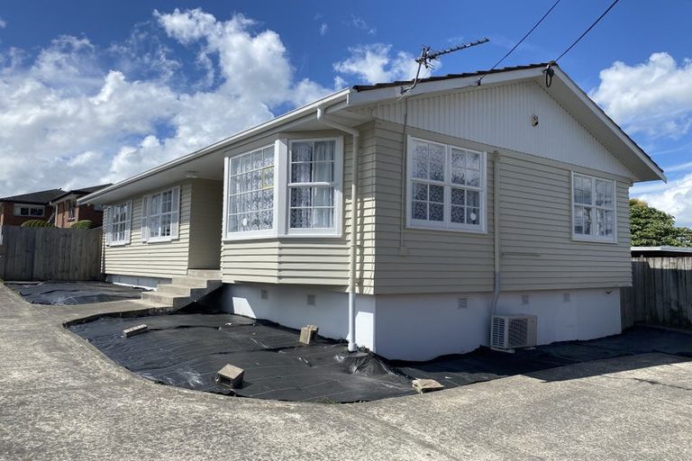 Photo of property in 12 Edwards Avenue, Henderson, Auckland, 0610