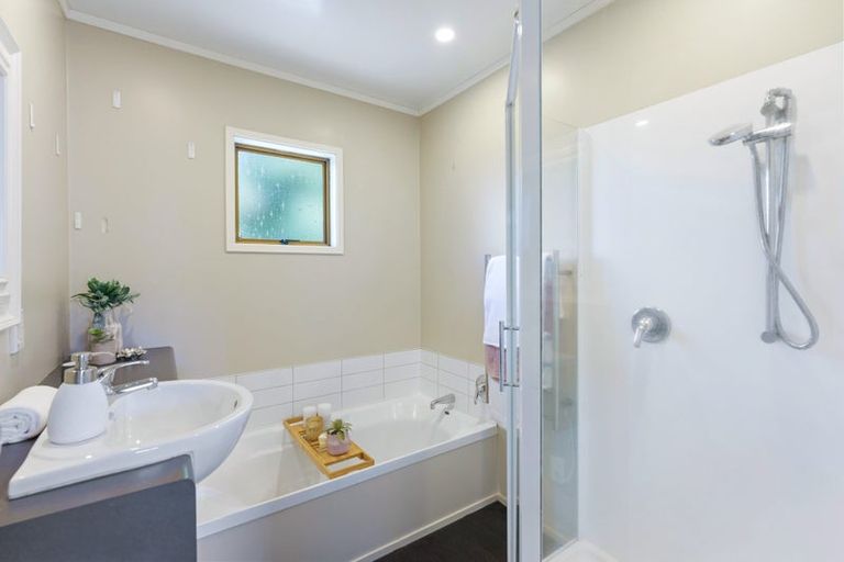 Photo of property in 18 Hicks Crescent, Waikanae Beach, Waikanae, 5036