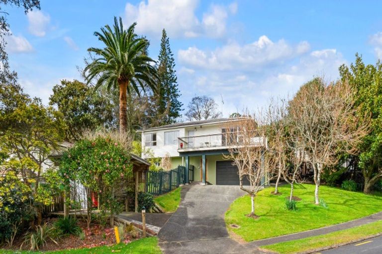Photo of property in 15 Robbies Road, Shelly Park, Auckland, 2014