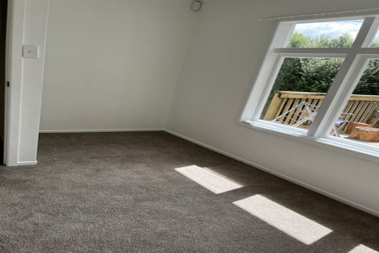 Photo of property in 33 Amberley Avenue, Te Atatu South, Auckland, 0610