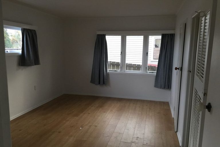 Photo of property in 62 College Road, Northcote, Auckland, 0627