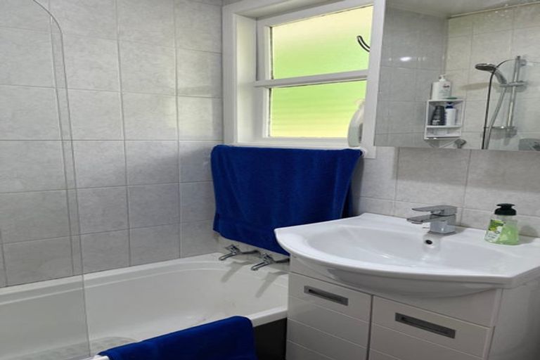 Photo of property in 33 Amberley Avenue, Te Atatu South, Auckland, 0610