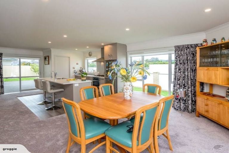 Photo of property in 2 Bridford Way, Paraparaumu, 5032