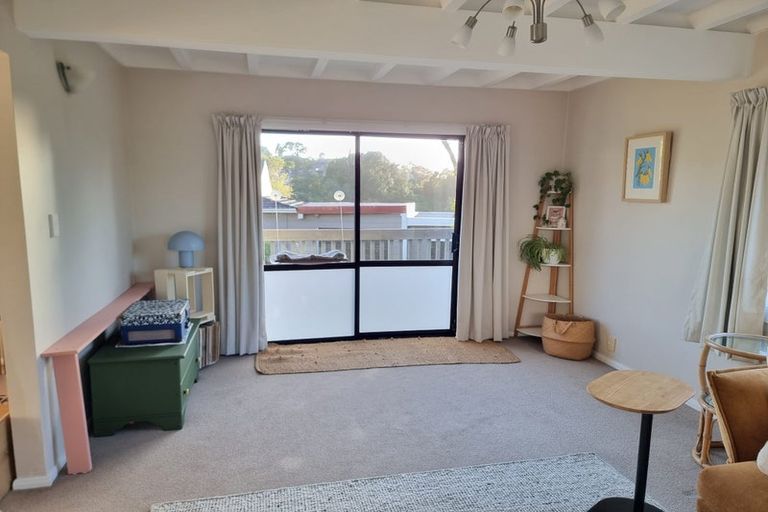 Photo of property in 1/70 Ayton Drive, Totara Vale, Auckland, 0629