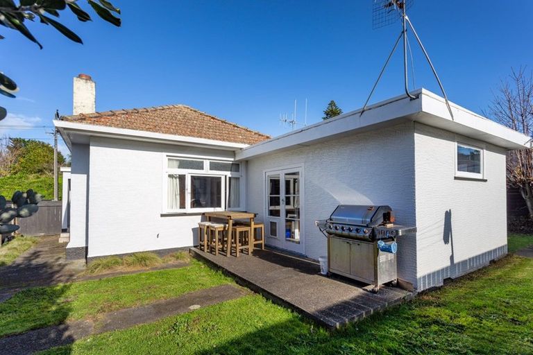 Photo of property in 64 Great North Road, Saint Johns Hill, Whanganui, 4500