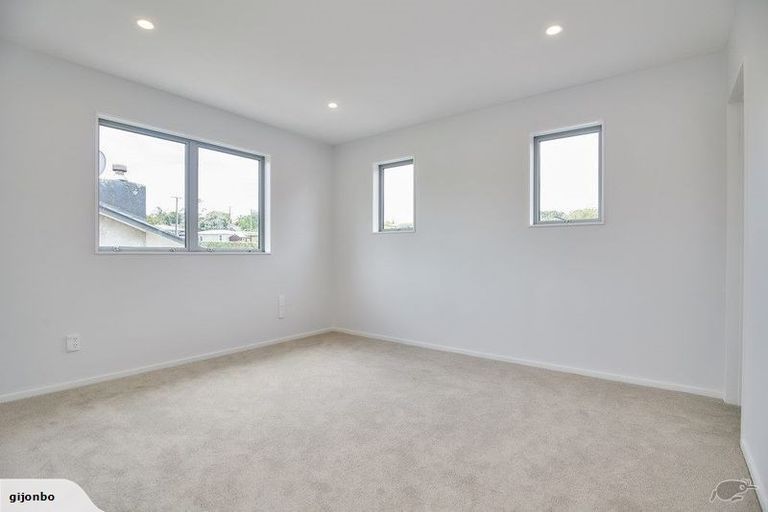 Photo of property in 55a Neal Avenue, Glenfield, Auckland, 0629