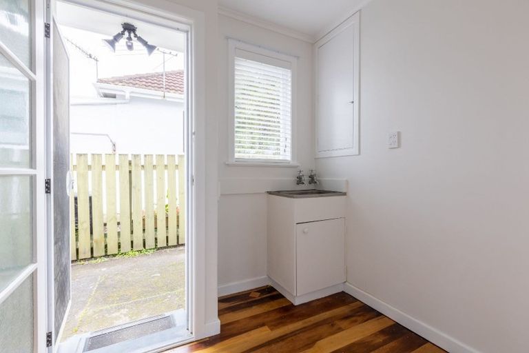 Photo of property in 70 Hillcrest Avenue, Hillcrest, Auckland, 0627