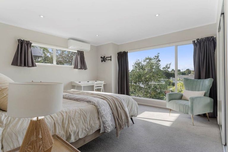 Photo of property in 52 Meadowvale Avenue, Forrest Hill, Auckland, 0620