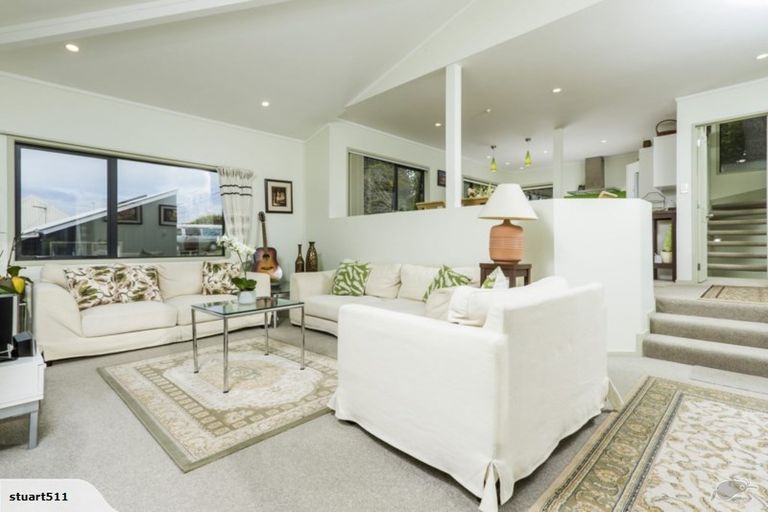 Photo of property in 4/431 East Coast Road, Mairangi Bay, Auckland, 0630