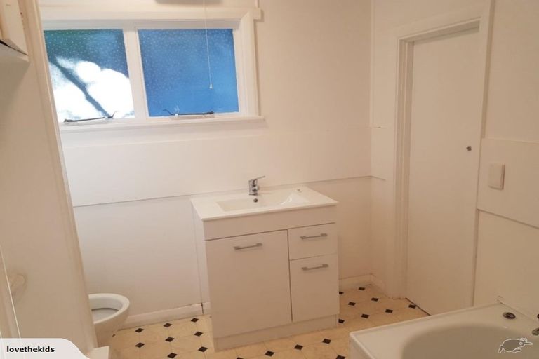 Photo of property in 69 Moorefield Road, Johnsonville, Wellington, 6037