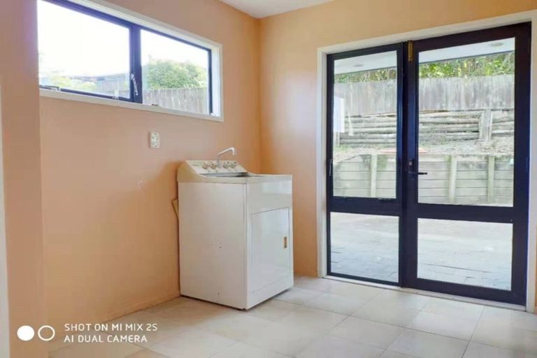 Photo of property in 10 Forsythe Place, Massey, Auckland, 0614