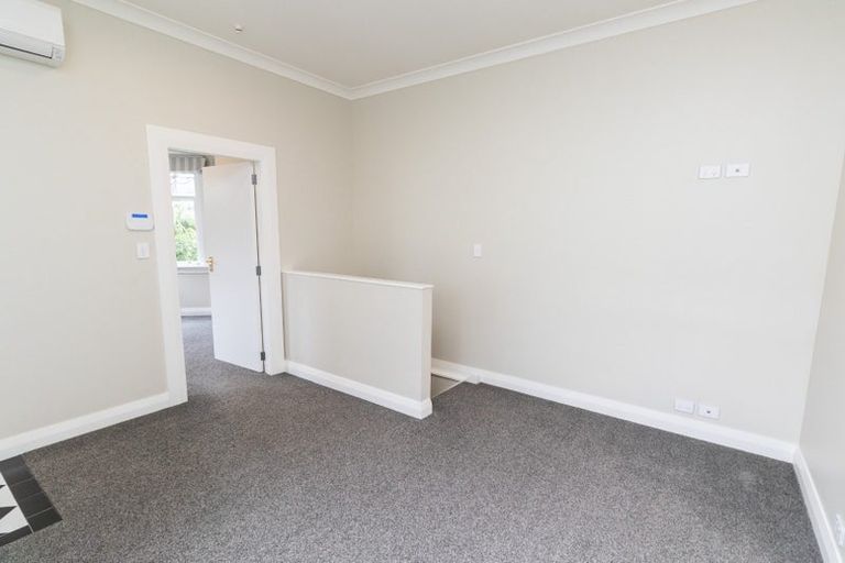 Photo of property in 2/139 Wadestown Road, Wadestown, Wellington, 6012